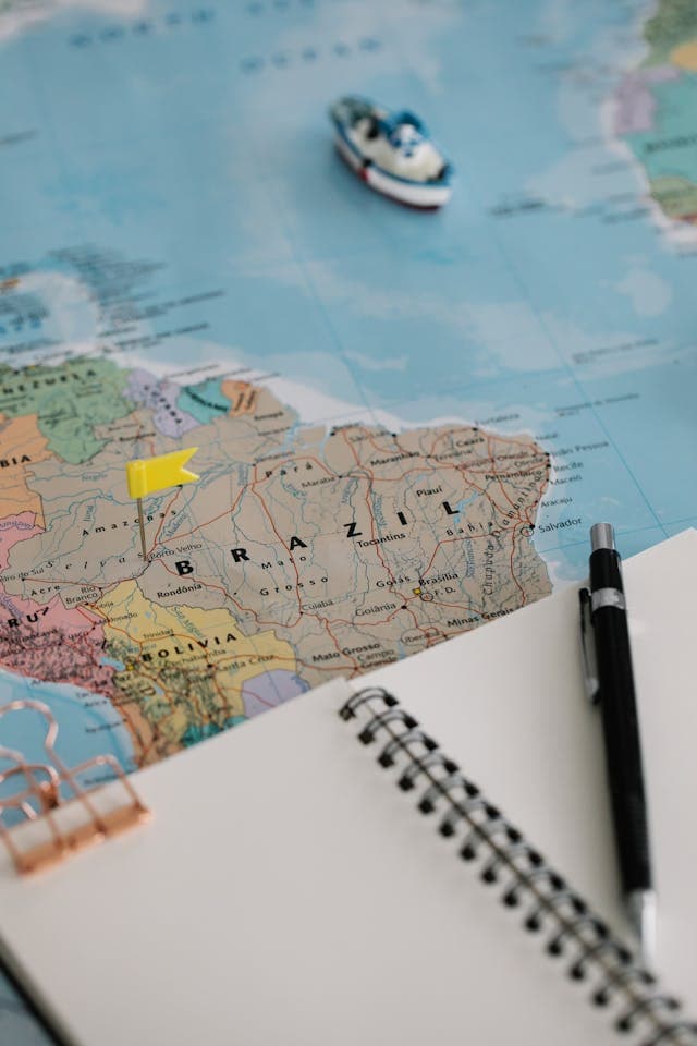 Em um cruzeiro, você pode conhecer diferentes lugares em uma única viagem, sem precisar se preocupar com a logística de voos e hotéis.